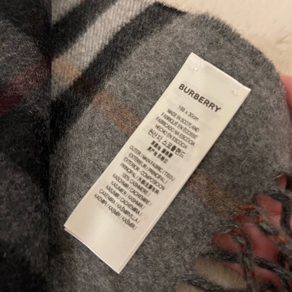 Burberry Contrast Check Cashmere Scarf - Picture 8 of 10